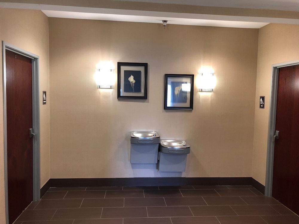 Comfort Suites South Elkhart Buitenkant foto